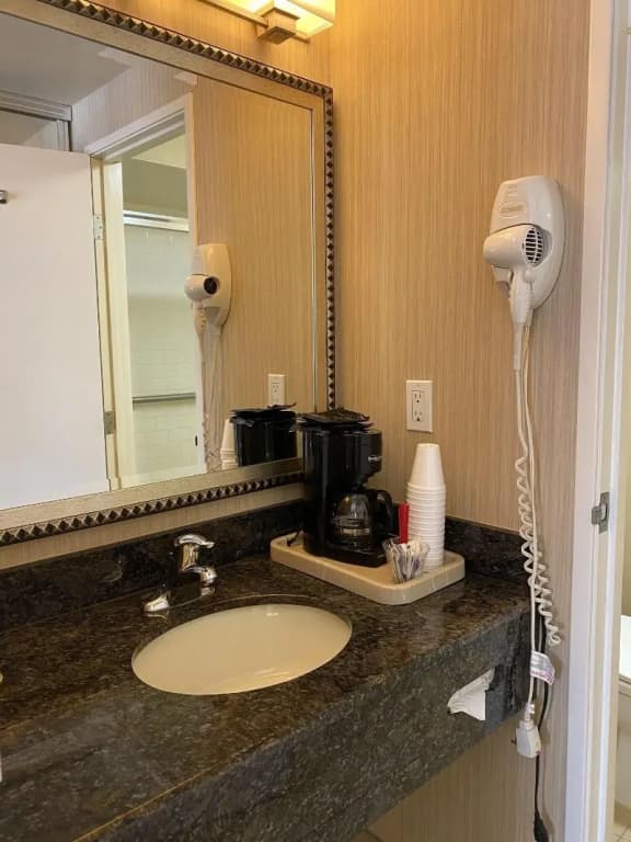 Royal Pacific Motor Inn - photo 27