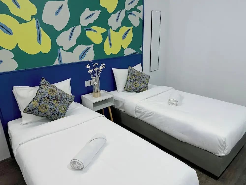 Traveller Ark Hotel & Bunks - photo 11