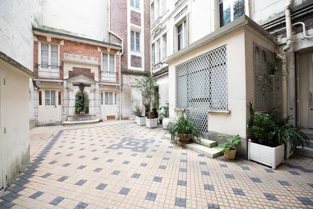 Champs-Elysees Hideaway - photo 14