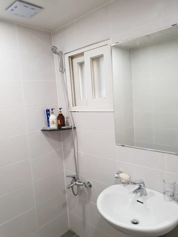 YOUNG STAY - Hostel - photo 10