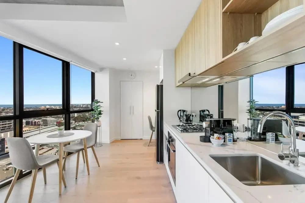 Stylish 1-bed With Pool Gym & Stunning Views - photo 5