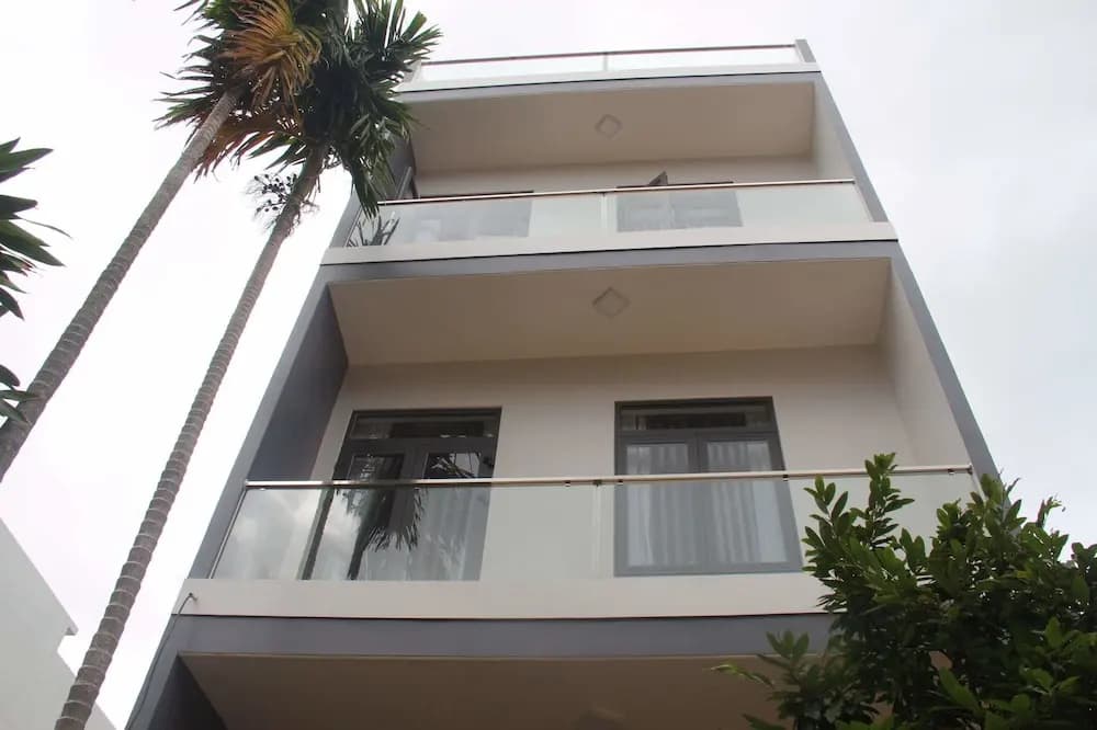 YOLO Apartment Homes - photo 1