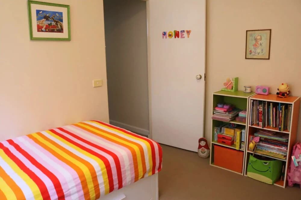 Spacious 4 Bedroom Seaside Gem - photo 4