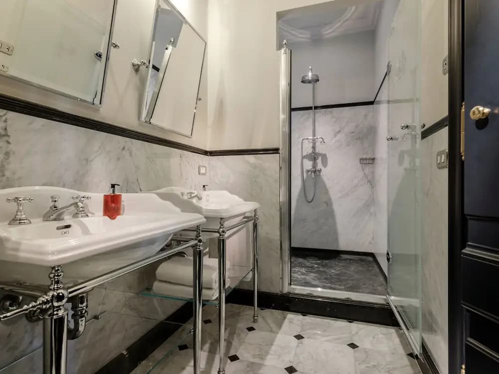 Hotel Locarno - photo 16