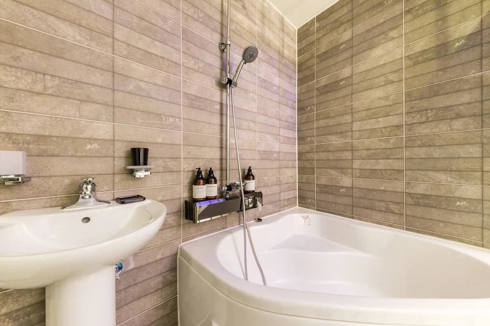 LA View Hotel - photo 8
