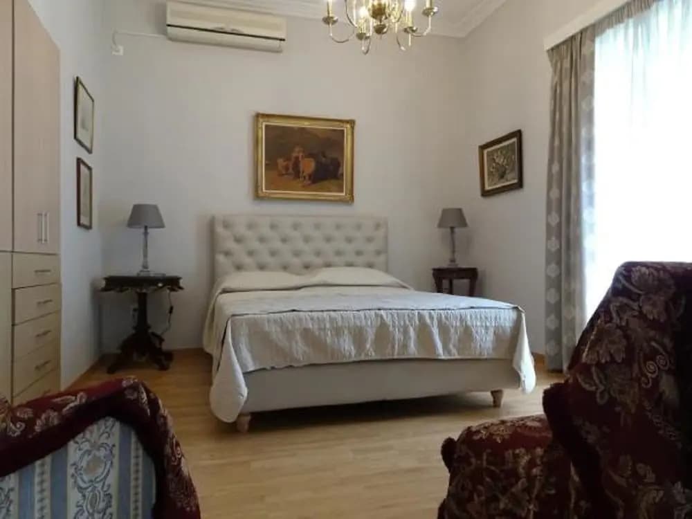 Marion-Athenian Style Apartment - photo 6
