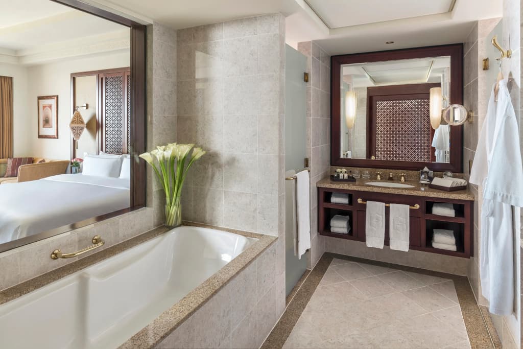 Al Husn Muscat Hotel - photo 31