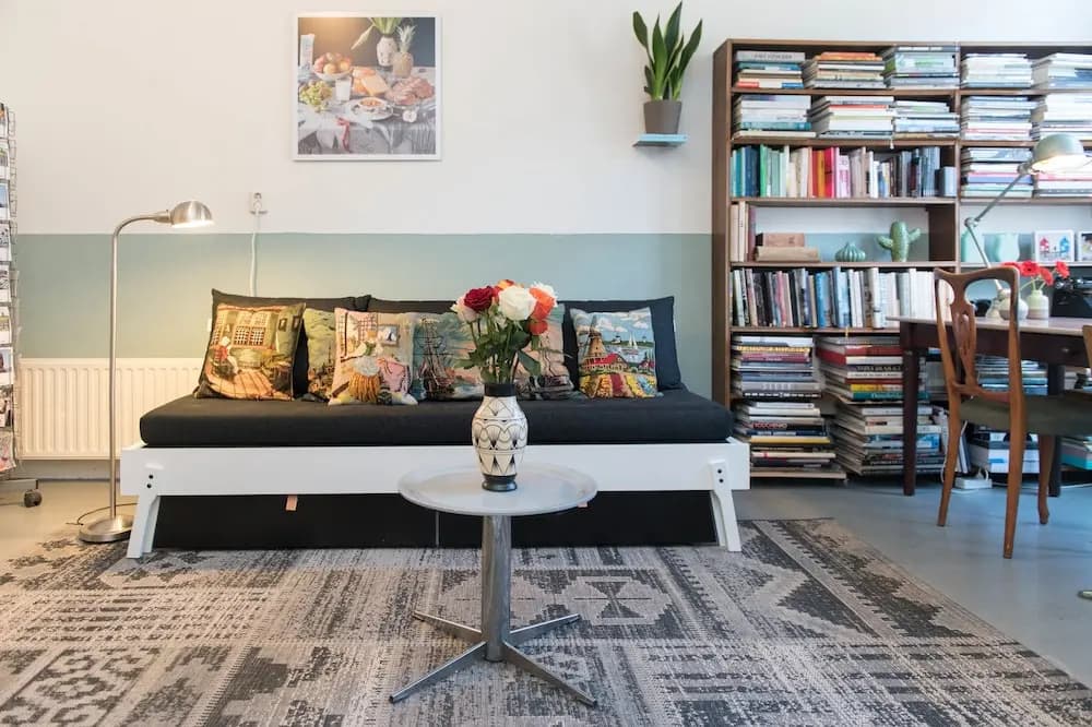 Authentic West Apartment - photo 10