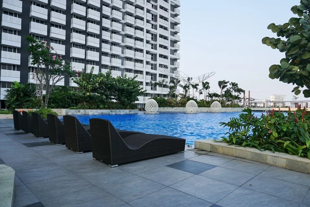 Spacious 1BR with Japandi Design at West Vista Apartment By Travelio - photo 10