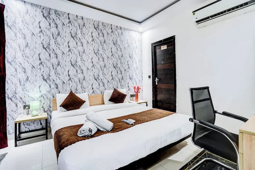 Kings Court Hotel - photo 3