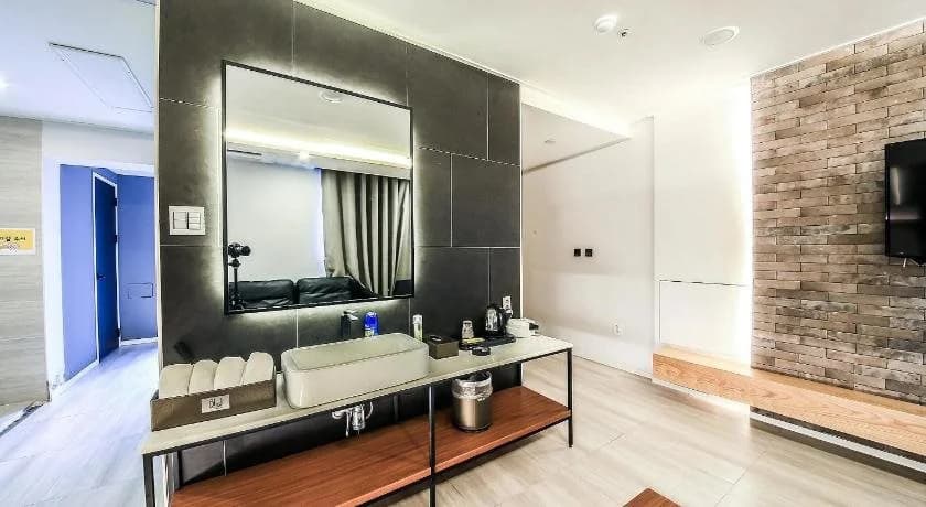 Blvd Hotel - photo 39