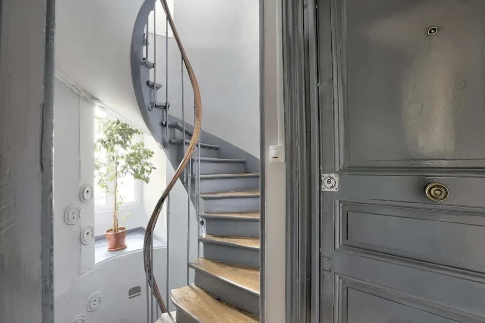 Classy and Cosy 1-bedroom Ensuite, 2min Walk From Cadet Metro - photo 8