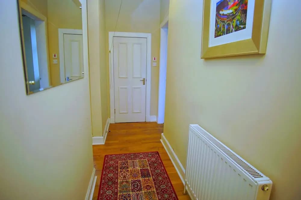 Bright & Spacious Flat 4 in Newhaven - photo 7