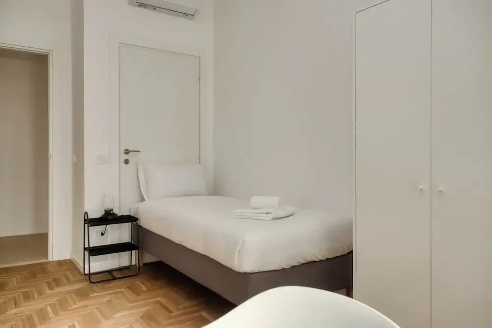 Beautiful apt with 2 balconies - photo 2