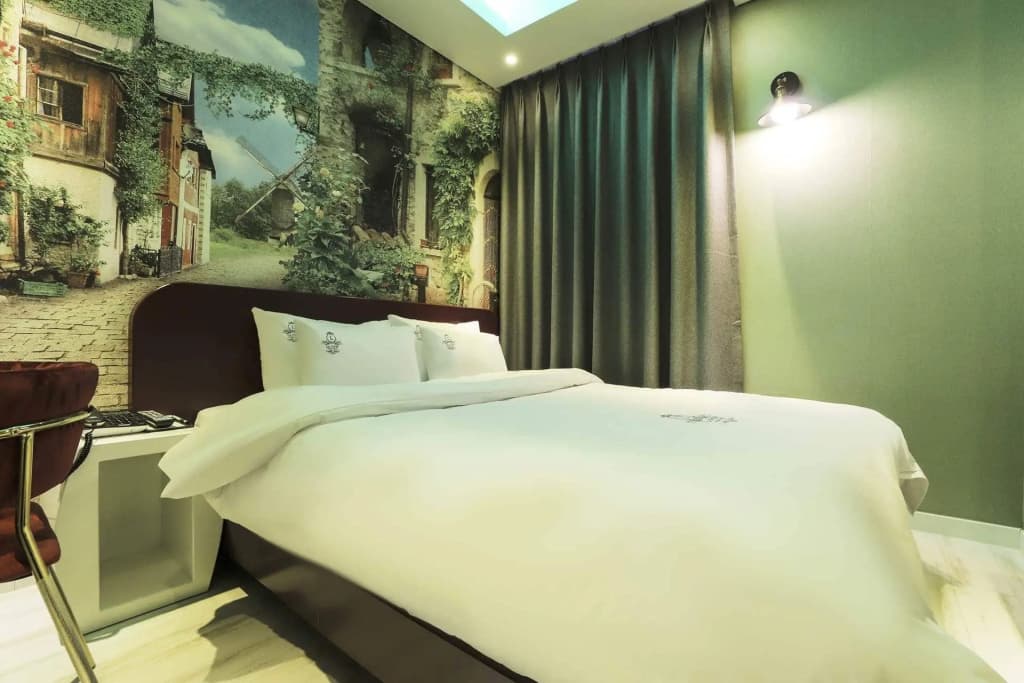 LA View Hotel - photo 6
