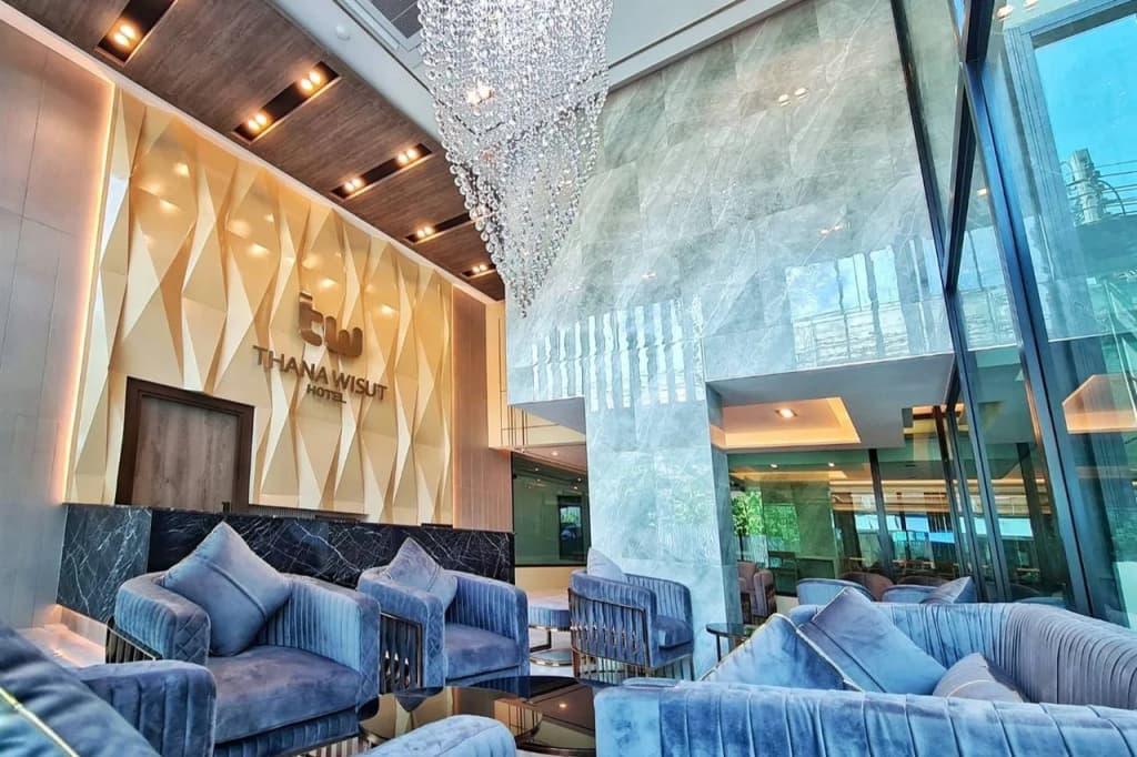 Thana Wisut Hotel - photo 9