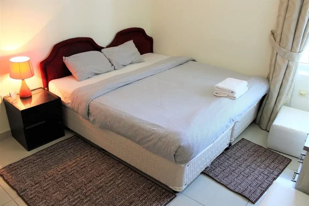 One Bedroom Apt. in JLT near Metro Station -AWD - photo 4