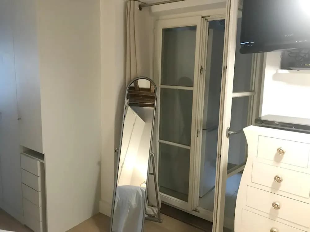 Apartment with One Bedroom in Paris, with Wifi - photo 5