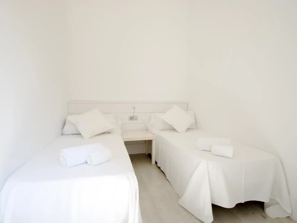Hostal Express by gaiarooms - photo 4