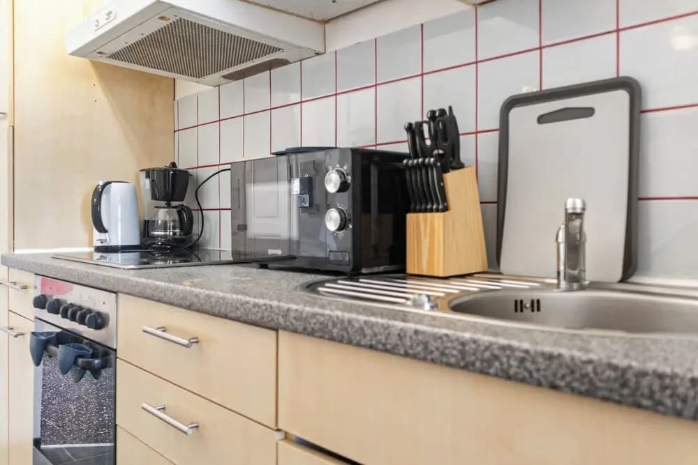 Lovely 2BR Apt Near Downtown - photo 11