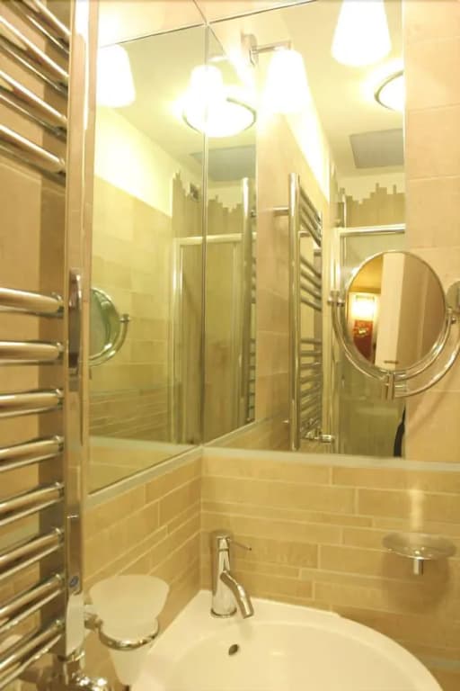 The Five Oscars Inn - photo 21