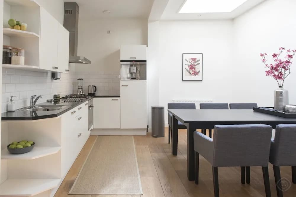 Stylish Canal House - photo 18
