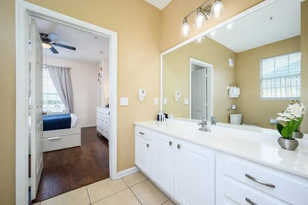 Beautiful Modern Condo, Near the Parks! 3021 - photo 10