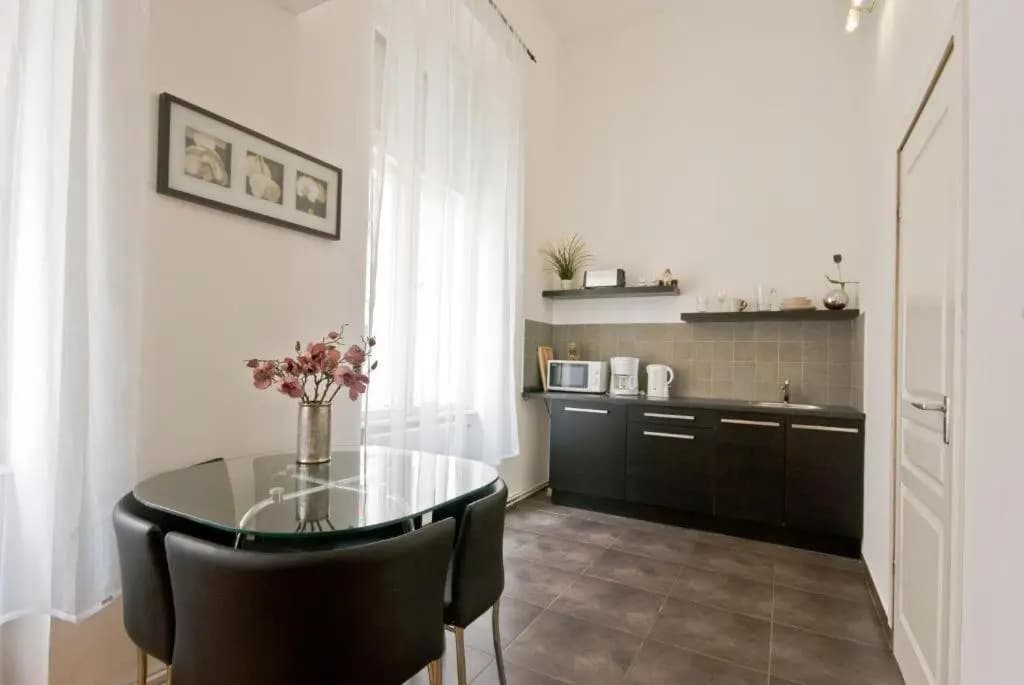 Balcony Apartment - photo 5