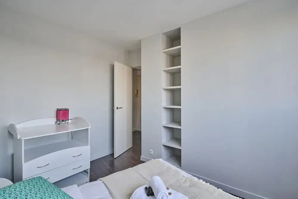 Sublime 2 Bedroom Flat Quai de Seine Eiffel Tower - photo 4