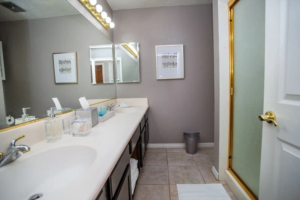 Luxury 6BR 10min to LV Strip Sleeps 20 - photo 10