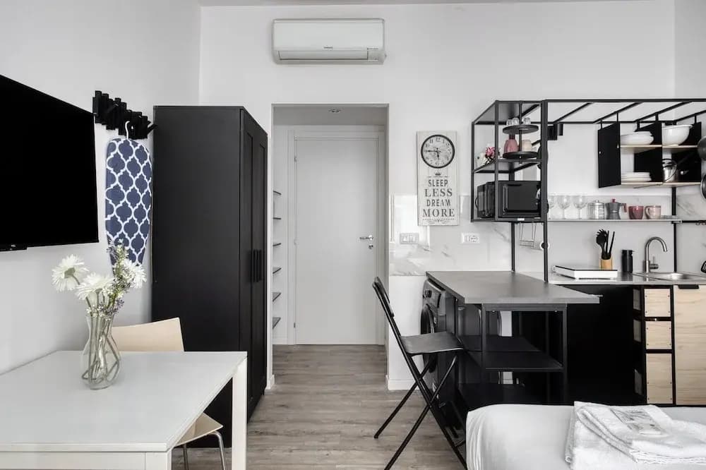 Stylish Studios near Subway - photo 2
