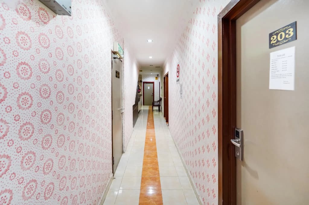 Oyo 44058 Motel Sre Bayam - photo 17