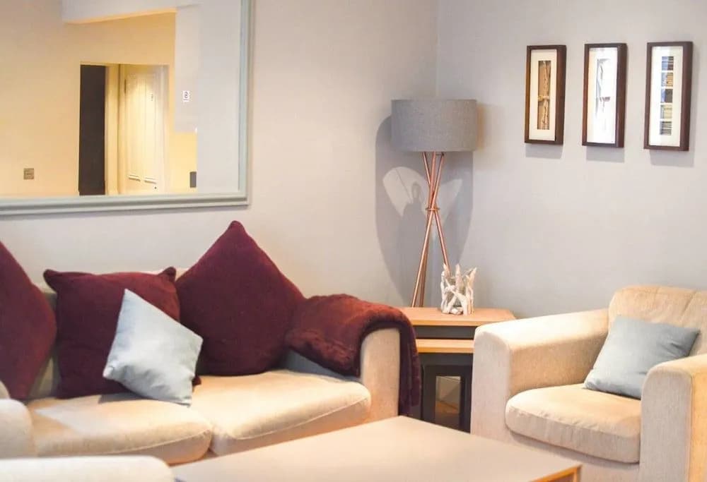 JOIVY Super Central Luxury Edinburgh Apartment - photo 2