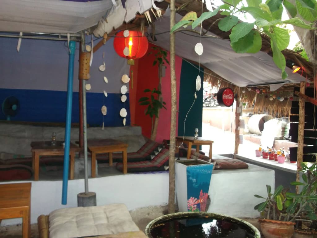 The Zoo Bar Hostel - photo 13