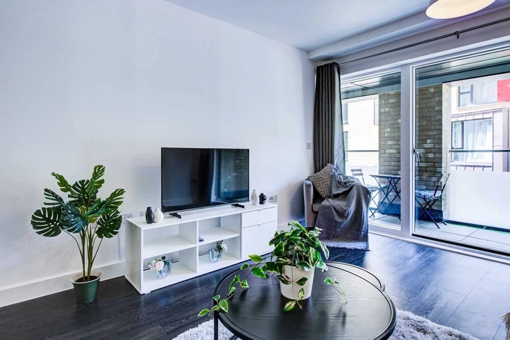 Modern Greenwich Flat With Parking - photo 8