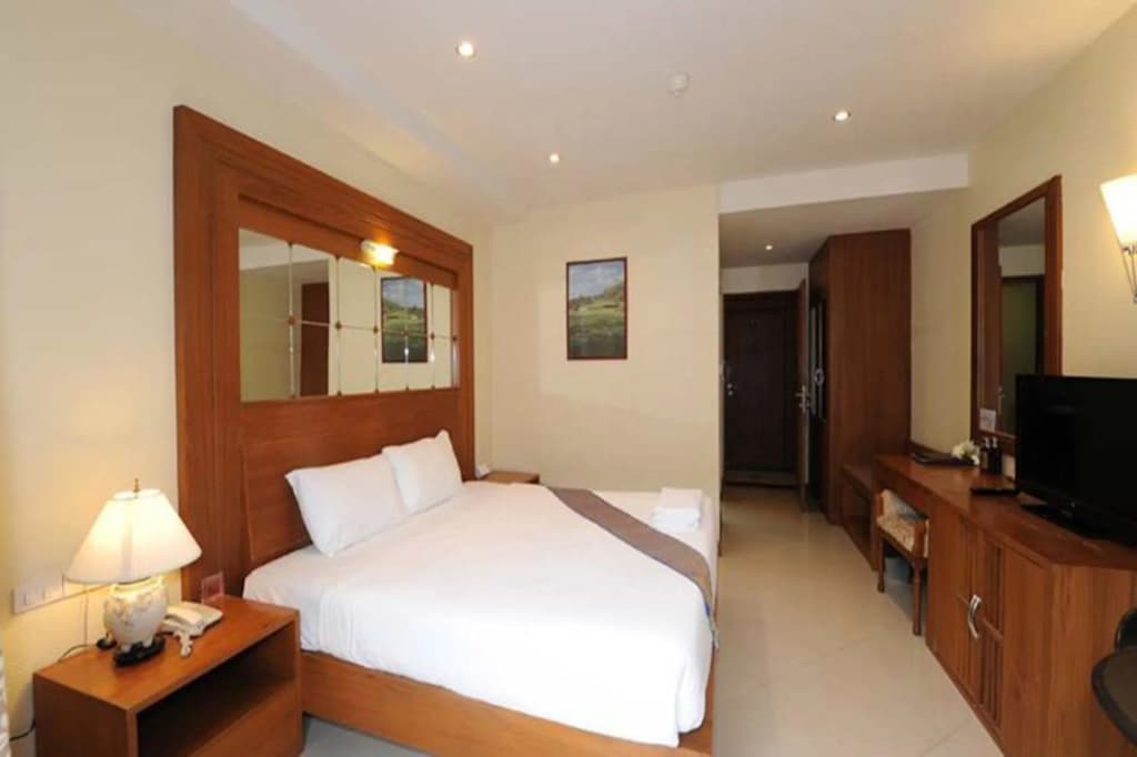 Whitehouse Condotel - photo 5