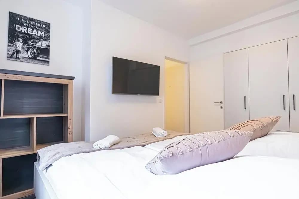 Modern 1BR 1LR Apt Donaustadt Area - photo 1