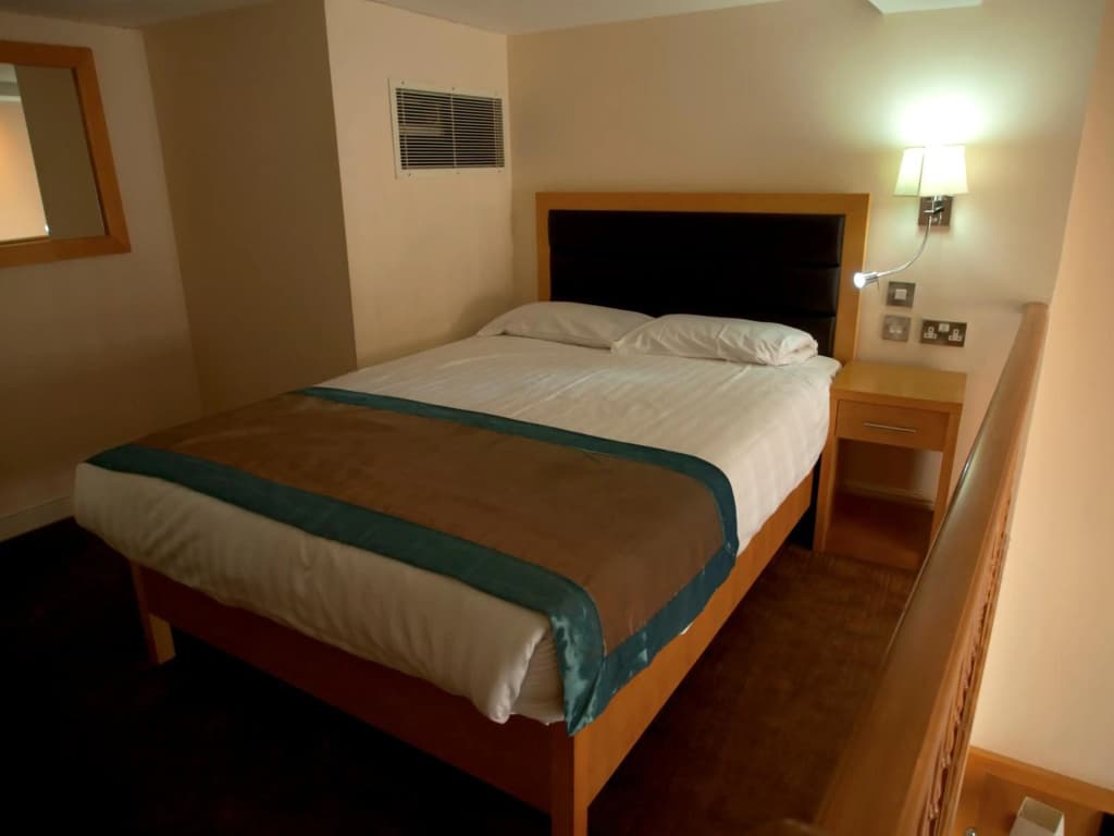 Cromwell International Hotel - photo 4
