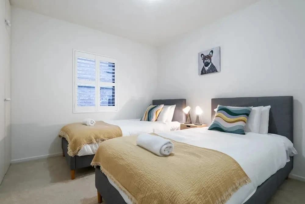 Riverside 2-bed Apartment With Balcony & Parking - photo 4