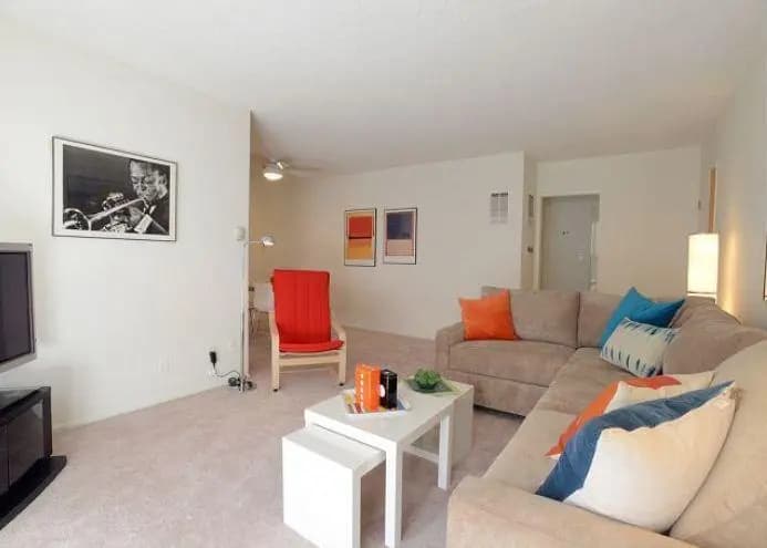Beverly Center One Bedroom Apartment - photo 5