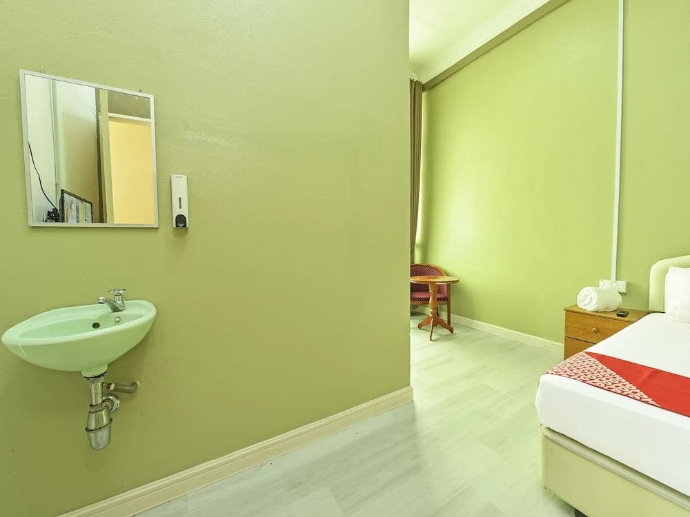 Oyo 90639 Hotel Azimah - photo 1