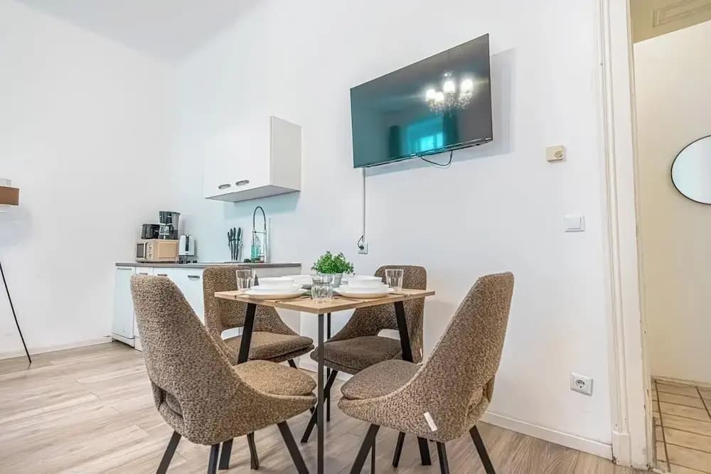 Comfortable 1BR Apartment Long Stays - photo 13