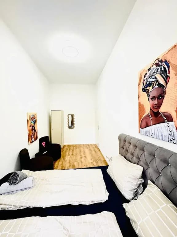 Stylish 9BR Apartment for 18 Guests - photo 35