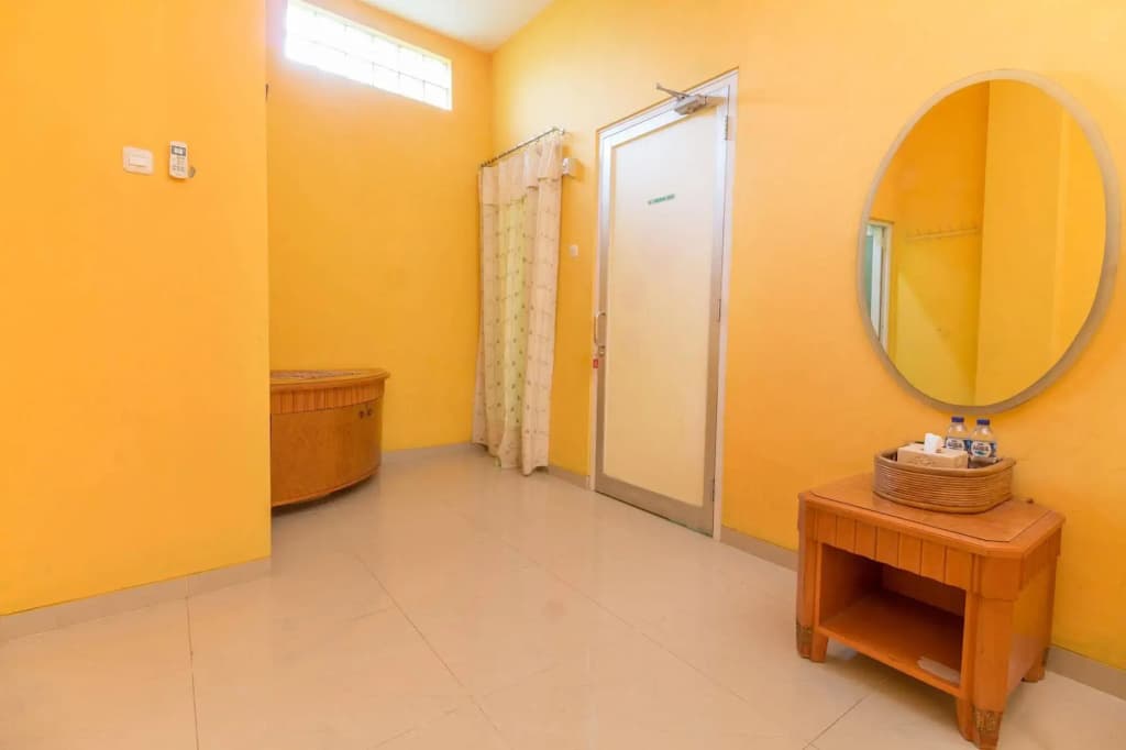 RedDoorz near Pramuka - photo 9