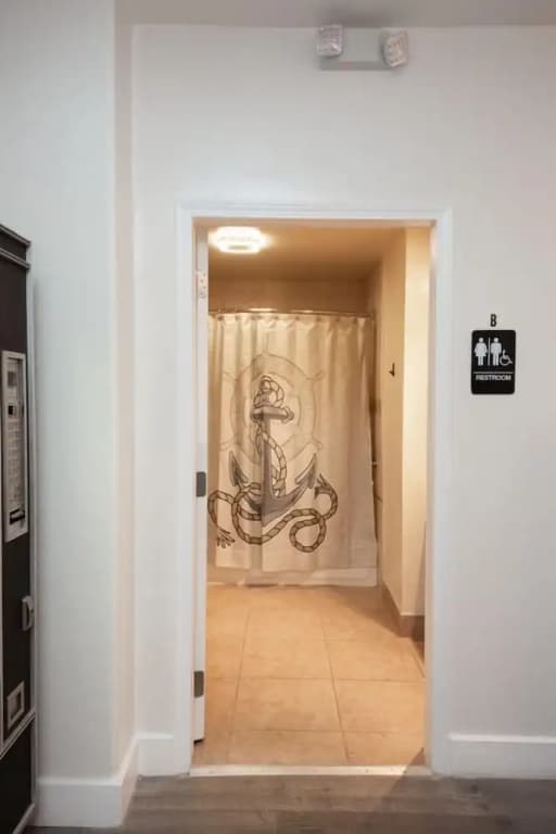 Anchor Pointe Inn - photo 13