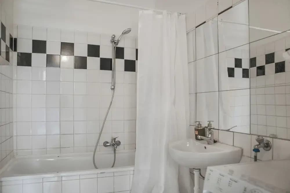 Spacious 2BR Apartment Long Stay Rennweg - photo 1