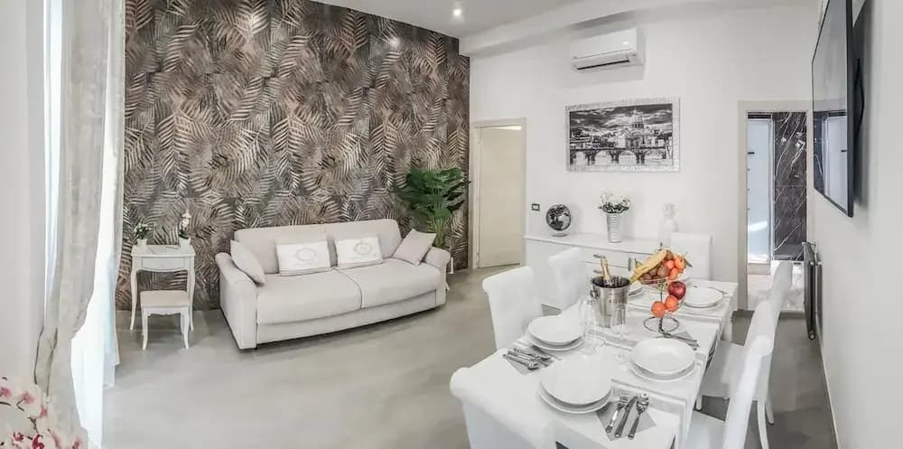 Central Luxury Apartment - photo 18