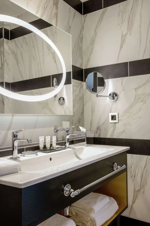 Niepce Paris Hotel, Curio Collection by Hilton - photo 9