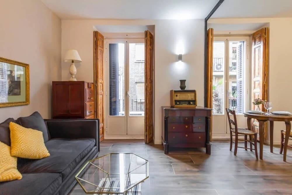 Bright & Compact One Bed Apartment in Malasaña - photo 6