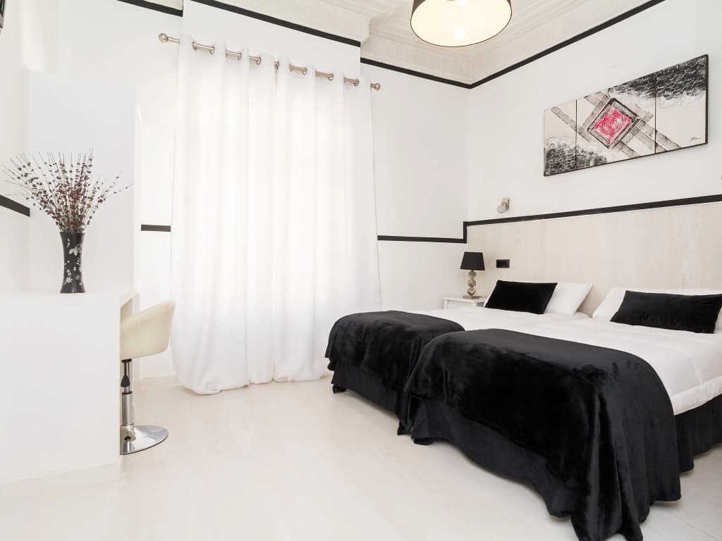 Hostal Gran Via 63 Rooms - photo 2